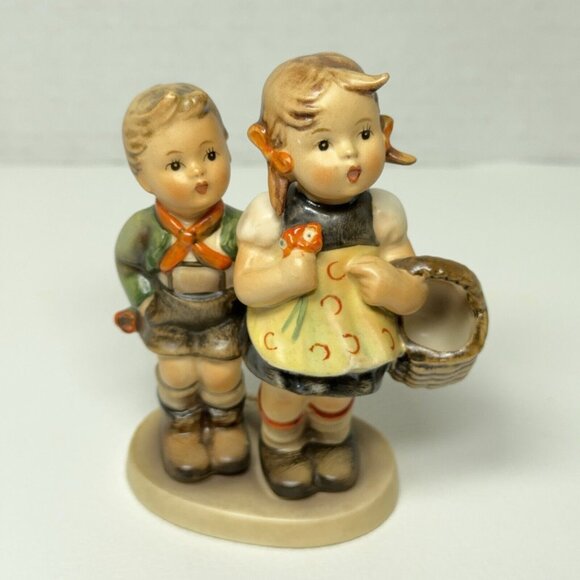 MJ Hummel Figurine To Market Boy Girl Basket Flowers Western Germany 1960 - 1972 - Picture 12 of 15